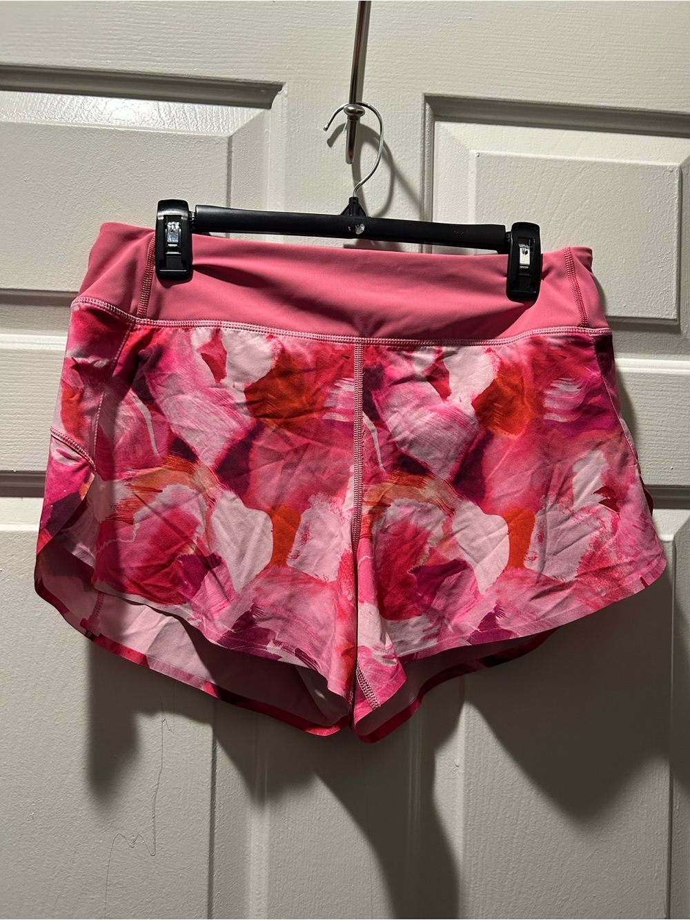 Athleta Run With It 3.5 inch Short in Painted Energy Coral Size Medium